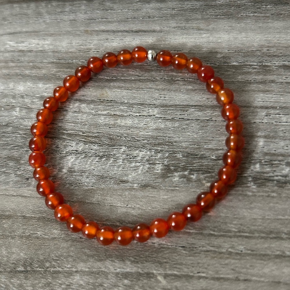 Red Agate beaded bracelet.